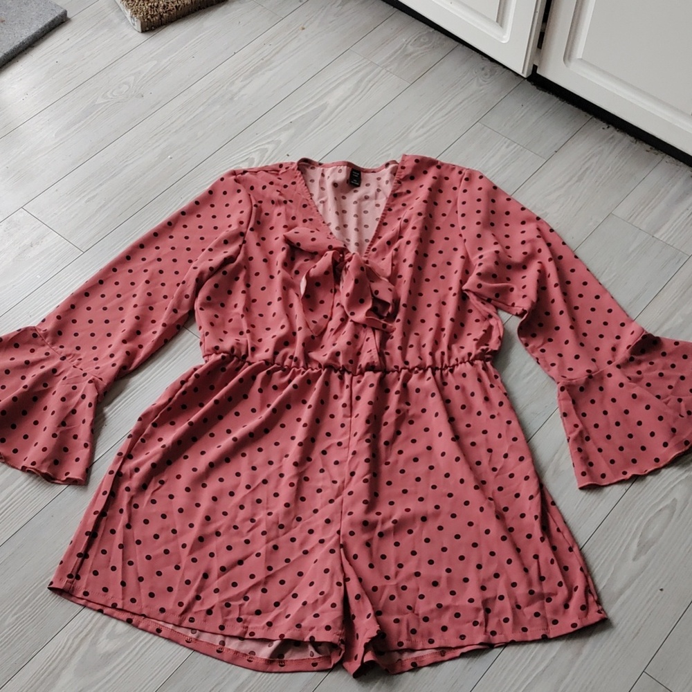 Women's one piece Coral/black polka dot shortset with Bell sleeves size 3X
